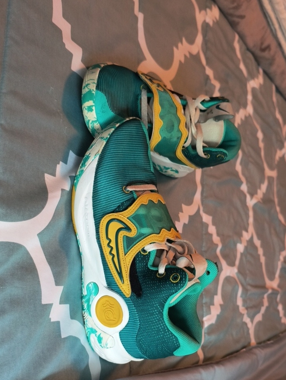 Men's Nike Renew Sneakers